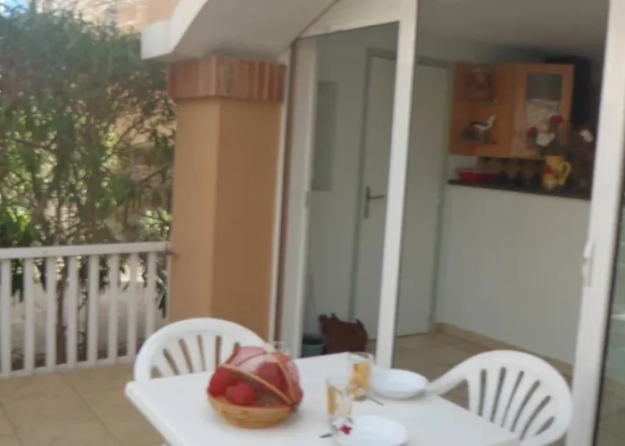 Appt 2 Pieces 25m2 + Terrasse 7m2 Ref 4025 *